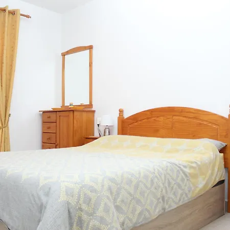 Inviting 2 Bedroom Apartment Alicante