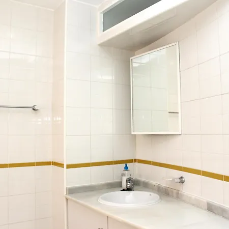 Inviting 2 Bedroom דירה