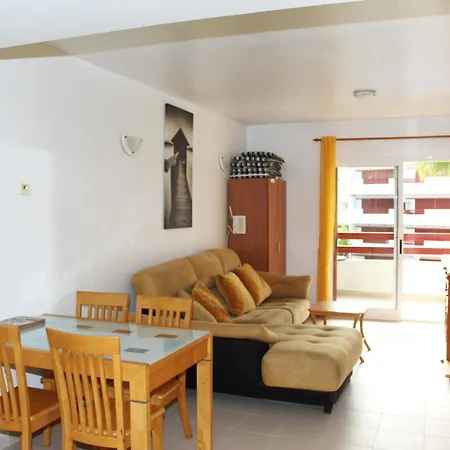 Inviting 2 Bedroom דירה