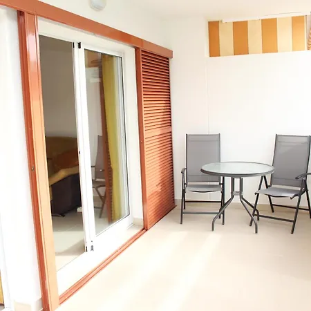 Inviting 2 Bedroom דירה *